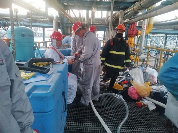 石油化工储罐干冰清洗现场
